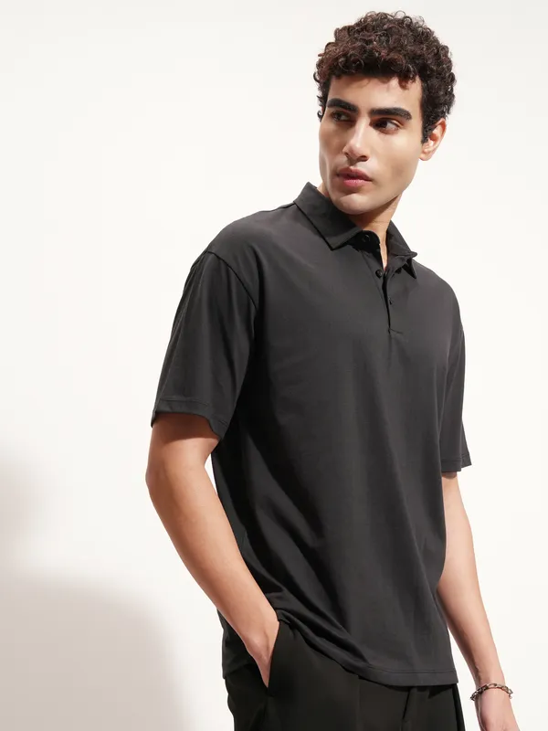 Highlander Men Black Solid Polo Collar T-Shirt