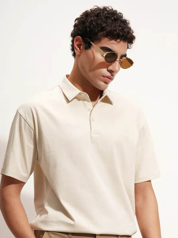 Highlander Men Cream Solid Polo Collar T-Shirt
