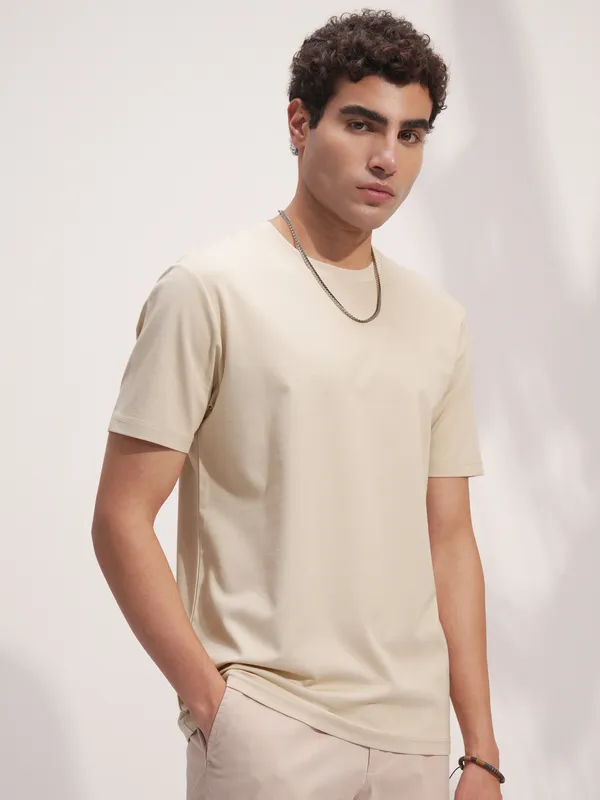 Highlander Men Beige Solid Round Neck T-Shirt