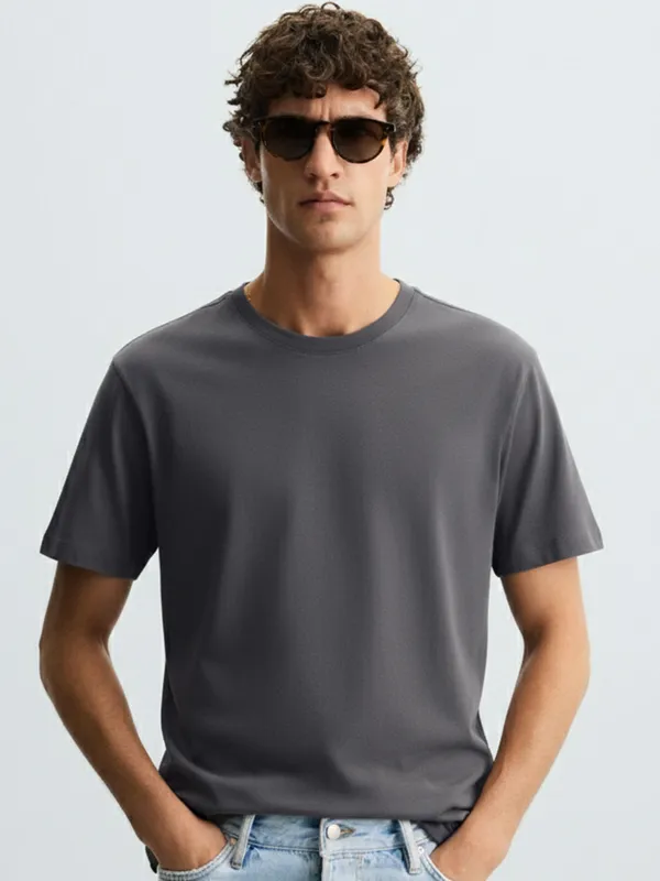 Highlander Men Grey Solid Round Neck T-Shirt