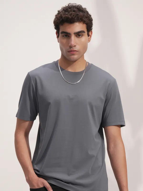 Highlander Men Grey Solid Round Neck T-Shirt