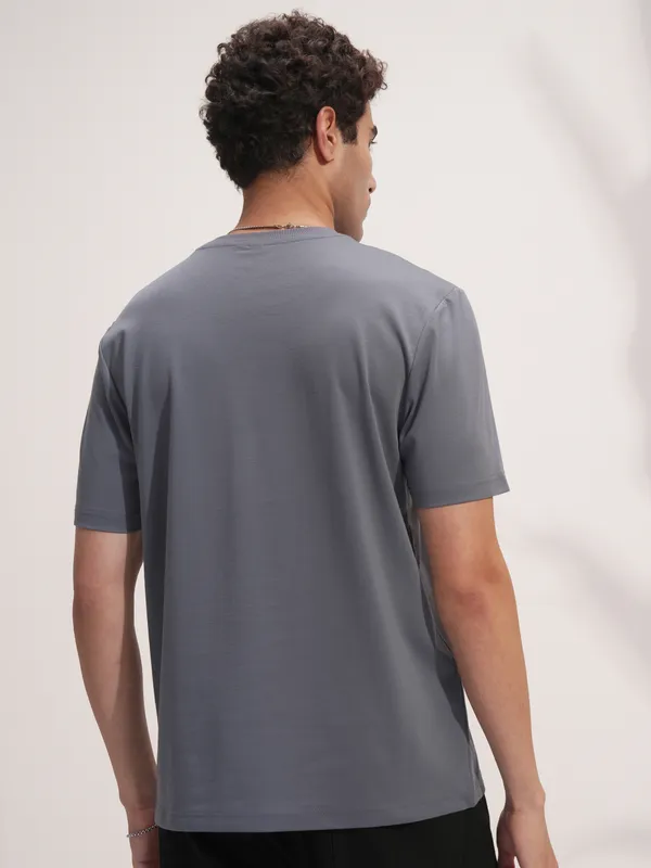 Highlander Men Grey Solid Round Neck T-Shirt