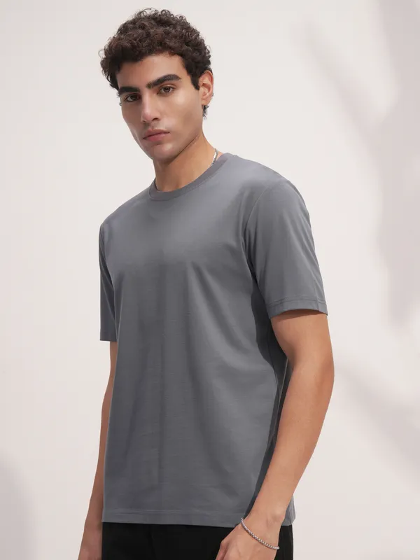Highlander Men Grey Solid Round Neck T-Shirt
