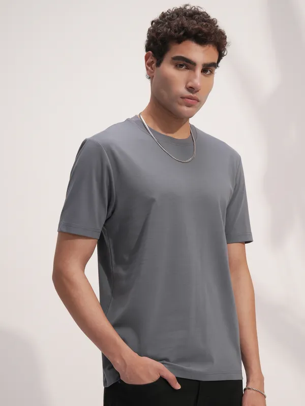 Highlander Men Grey Solid Round Neck T-Shirt