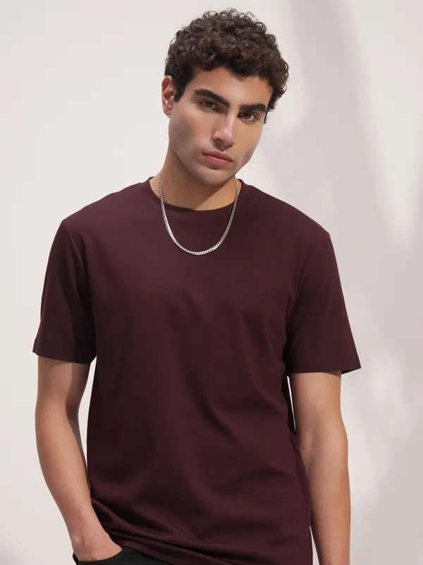 Highlander Men Maroon Solid Round Neck T-Shirt