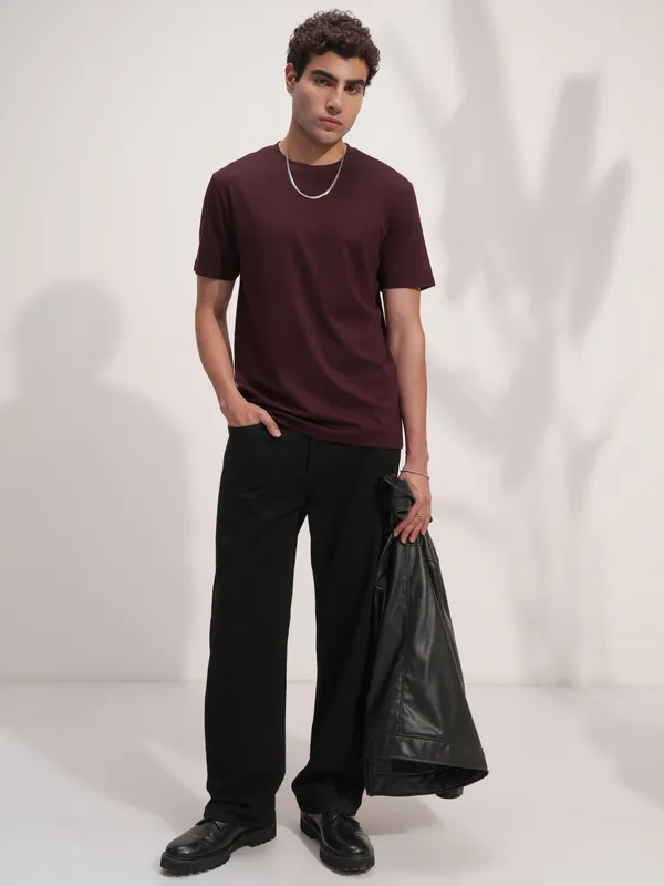 Highlander Men Maroon Solid Round Neck T-Shirt