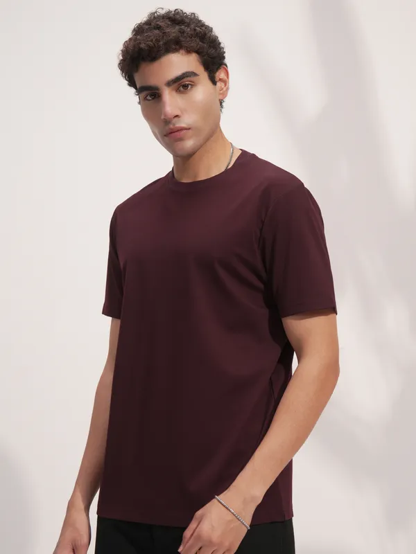 Highlander Men Maroon Solid Round Neck T-Shirt