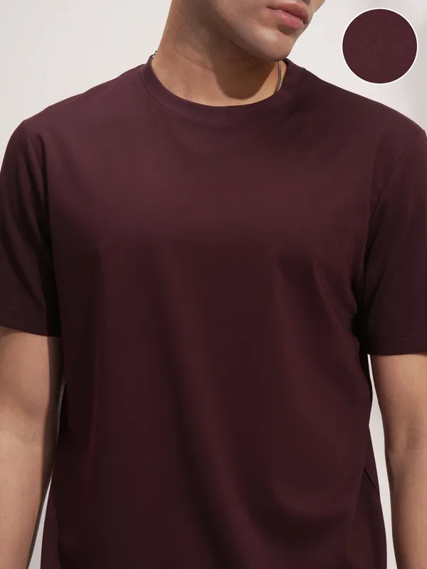 Highlander Men Maroon Solid Round Neck T-Shirt