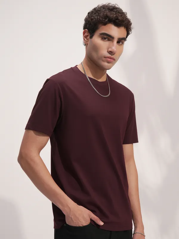 Highlander Men Maroon Solid Round Neck T-Shirt