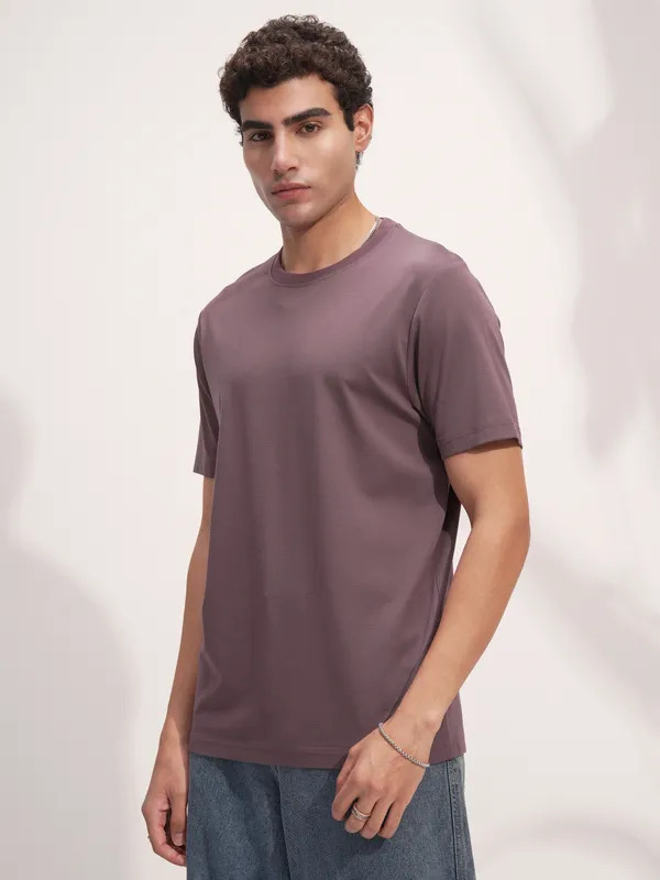 Highlander Men Purple Solid Round Neck T-Shirt