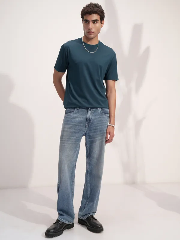 Highlander Men Teal Solid Round Neck Regular Fit T-Shirt