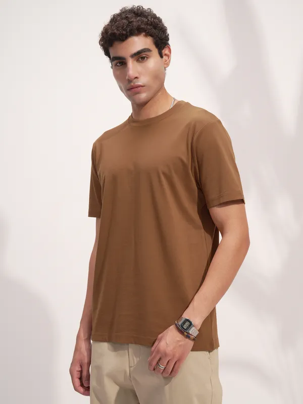 Highlander Men Brown Solid Round Neck Regular Fit T-Shirt