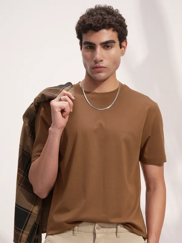 Highlander Men Brown Solid Round Neck T-Shirt