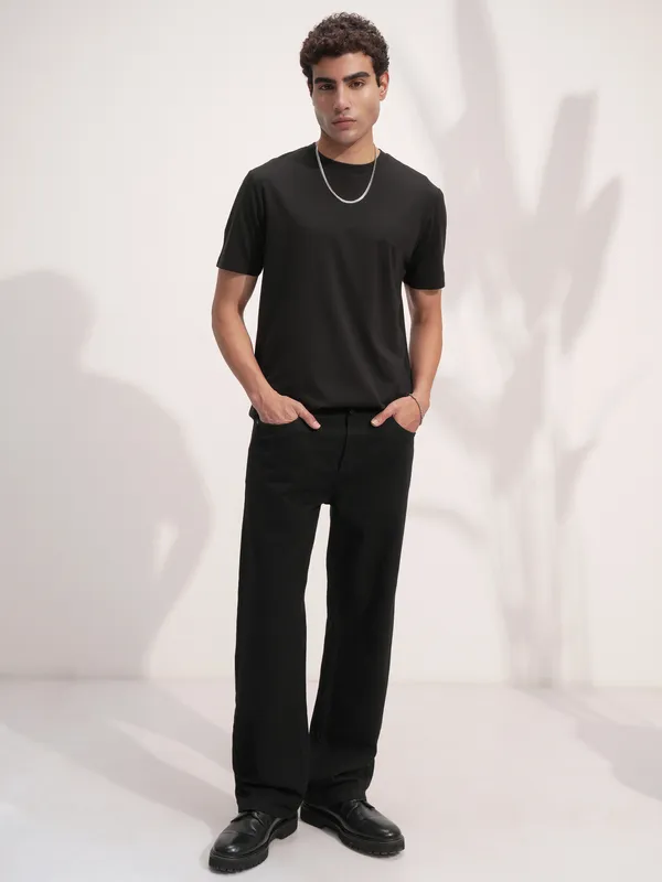Highlander Men Black Solid Round Neck Regular Fit T-Shirt