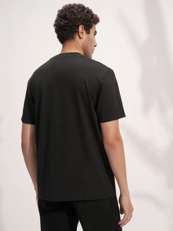Highlander Men Black Solid Round Neck Regular Fit T-Shirt