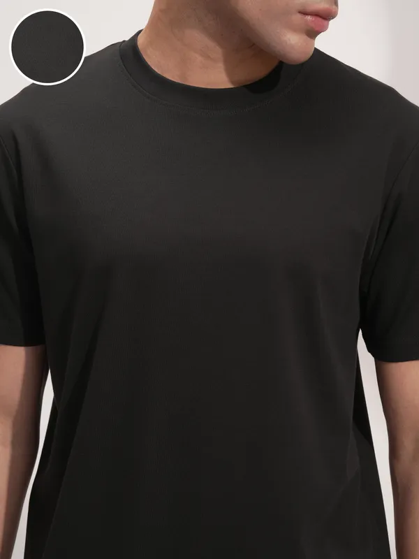 Highlander Men Black Solid Round Neck Regular Fit T-Shirt