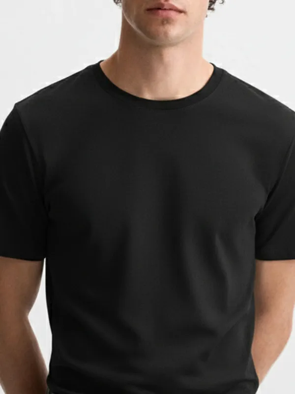 Highlander Men Black Solid Round Neck T-Shirt