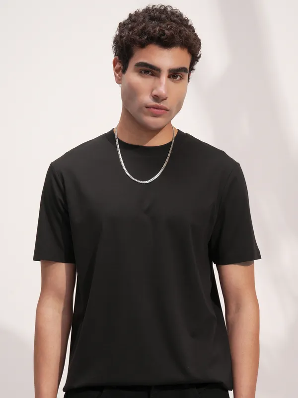 Highlander Men Black Solid Round Neck T-Shirt