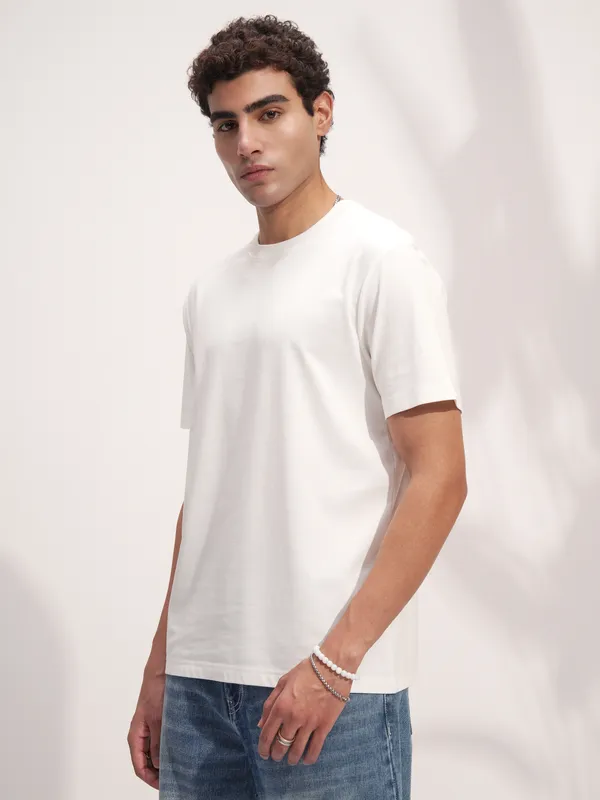 Highlander Men White Solid Round Neck Regular Fit T-Shirt