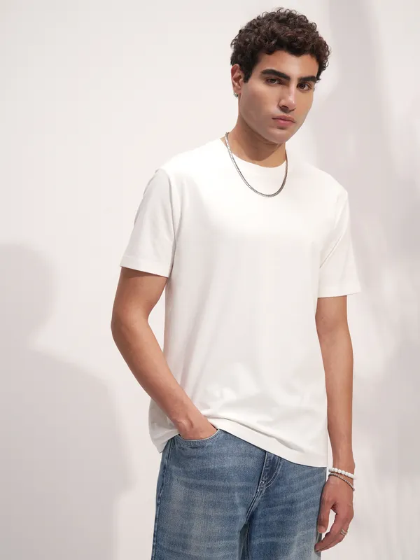 Highlander Men White Solid Round Neck Regular Fit T-Shirt