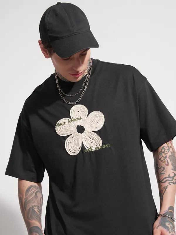Men Applique Round Neck Oversized Fit T-Shirt