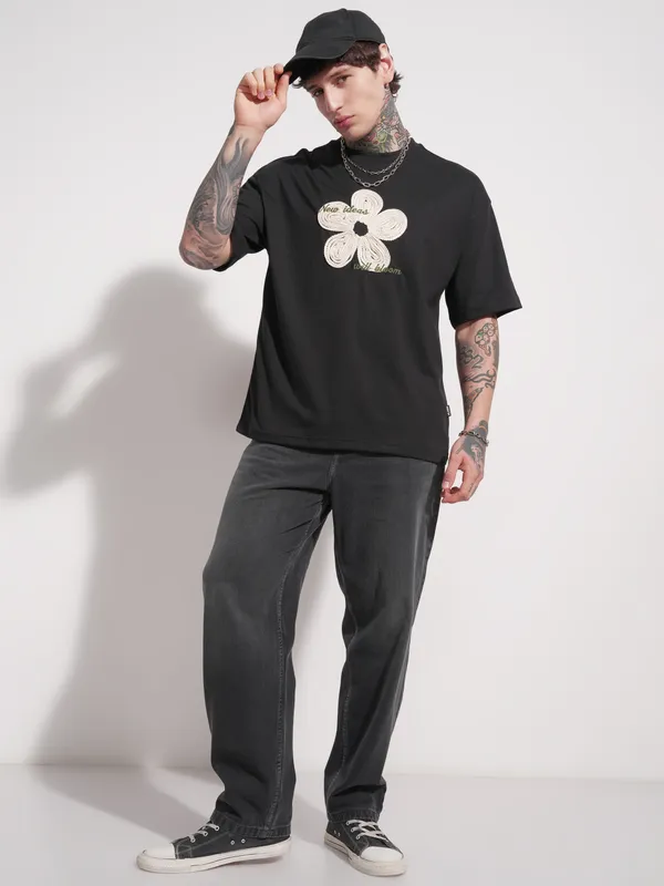Men Applique Round Neck Oversized Fit T-Shirt