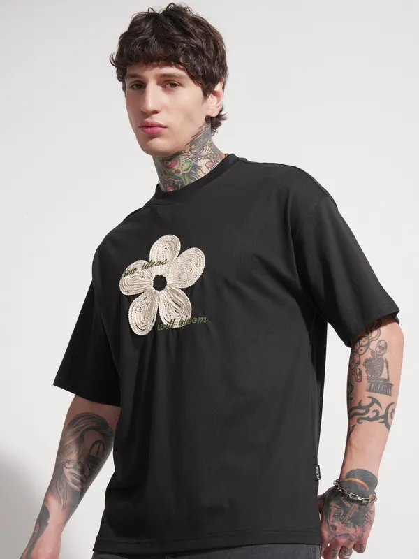 Men Applique Round Neck Oversized Fit T-Shirt