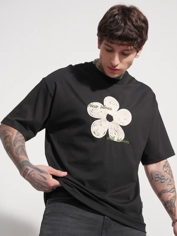 Men Applique Round Neck Oversized Fit T-Shirt