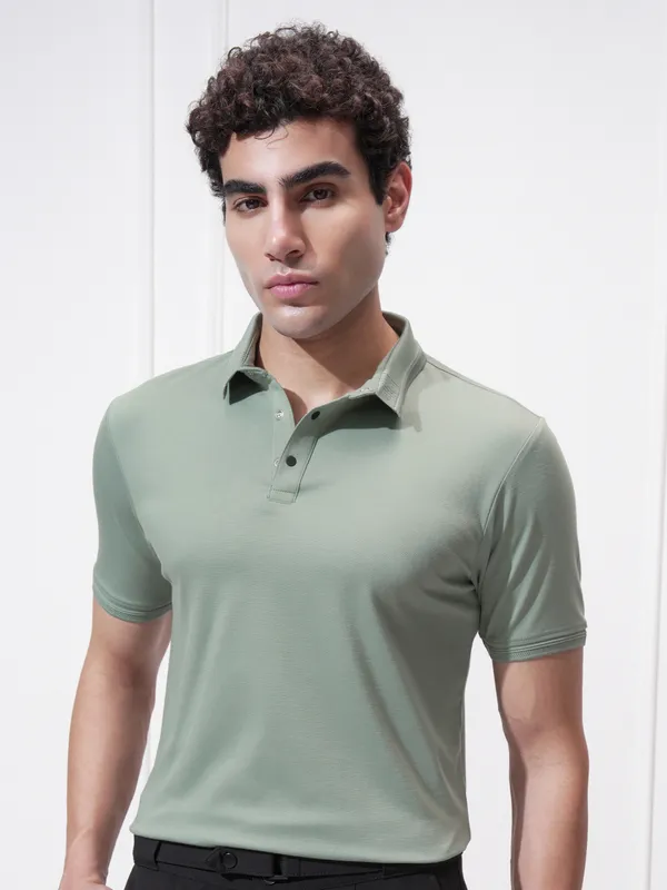 Highlander Men Green Solid Polo Collar T-Shirt