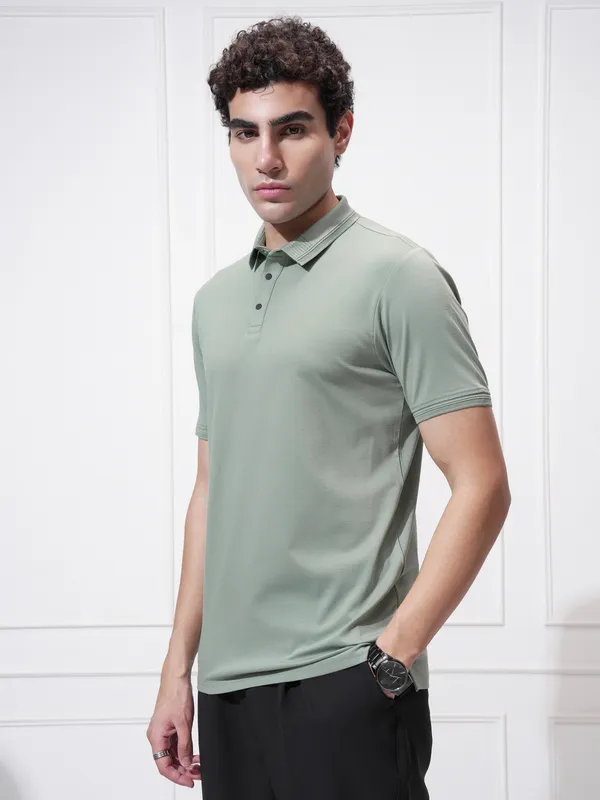 Highlander Men Green Solid Polo Collar T-Shirt