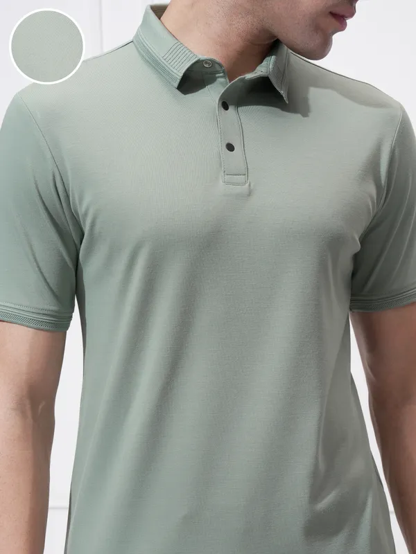 Highlander Men Green Solid Polo Collar T-Shirt