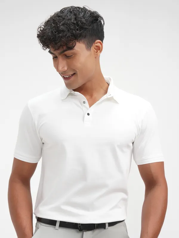 Highlander Men White Solid Polo Collar T-Shirt