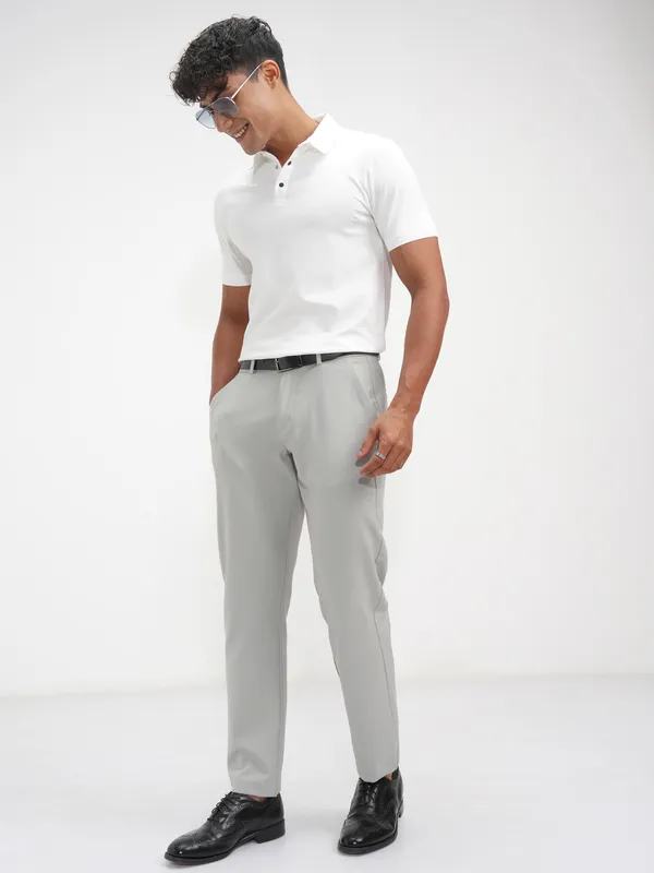 Highlander Men White Solid Polo Collar T-Shirt