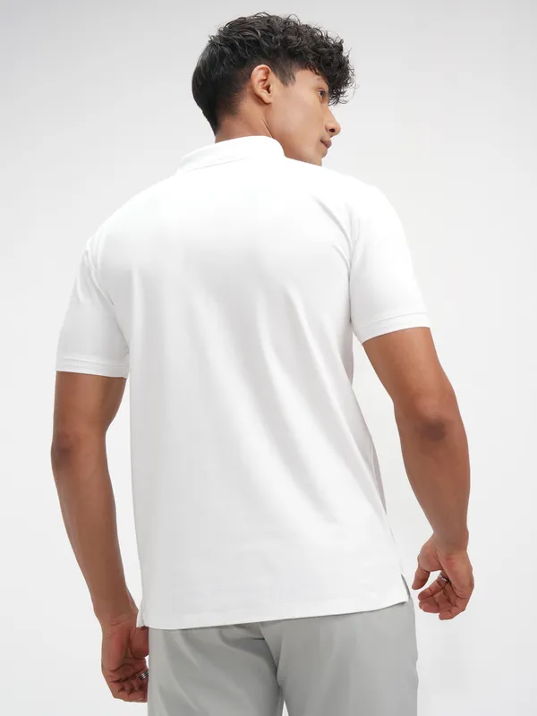 Highlander Men White Solid Polo Collar T-Shirt