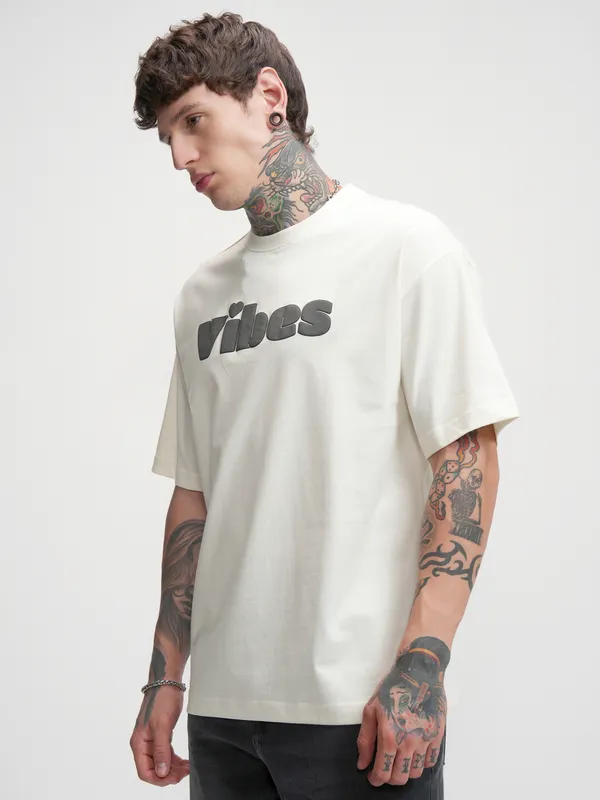 Highlander Men Off White Printed Oversized Fit T-Shirt