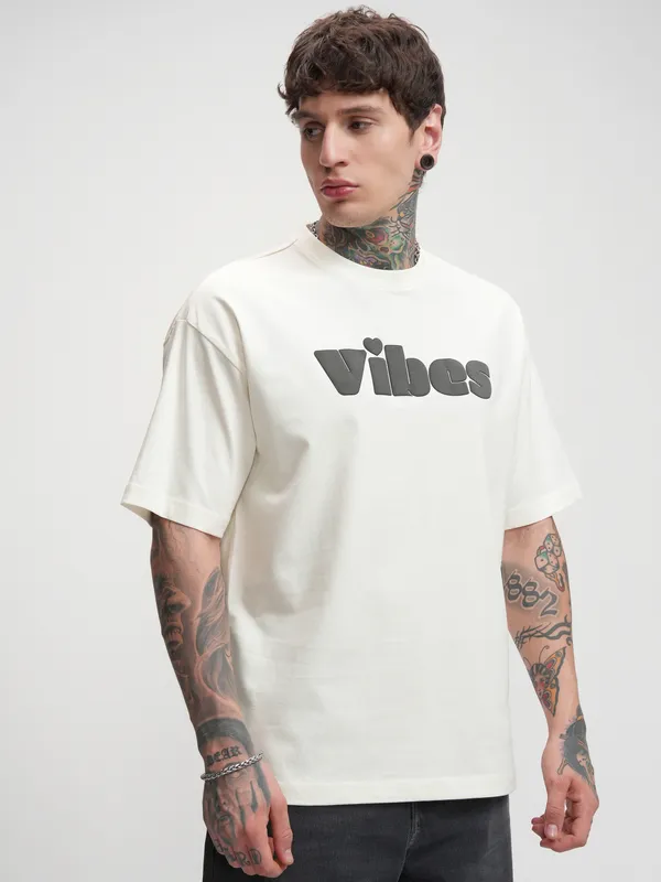 Highlander Men Off White Printed Oversized Fit T-Shirt