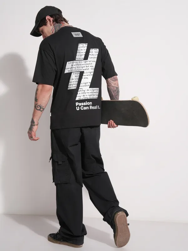Highlander Men Black Printed Round Neck Oversized Fit T-Shirt
