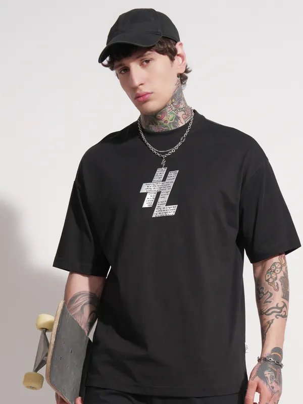 Highlander Men Black Printed Round Neck Oversized Fit T-Shirt