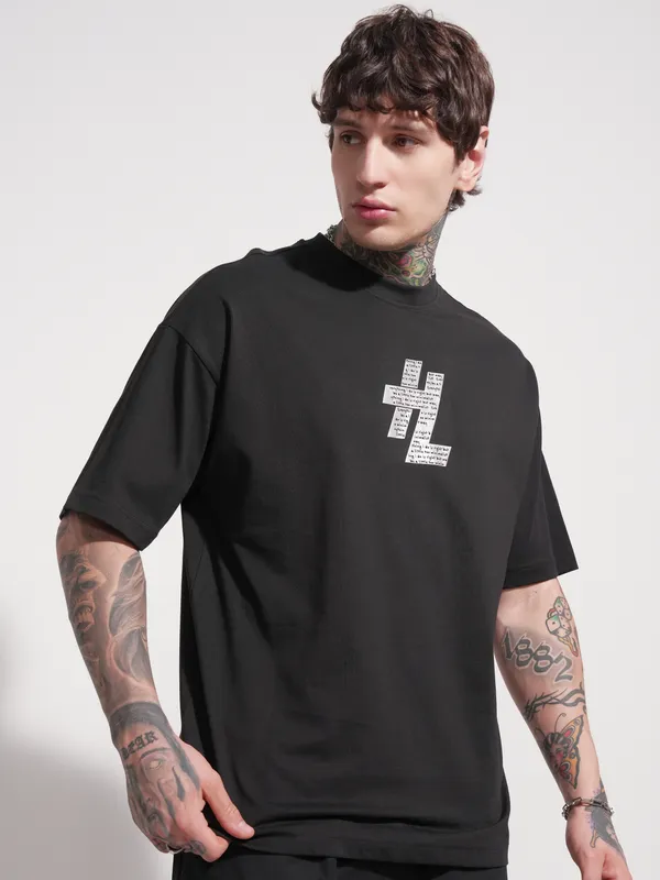 Highlander Men Black Printed Round Neck Oversized Fit T-Shirt
