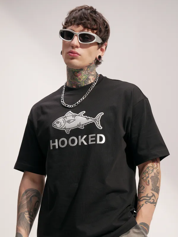 Highlander Men Black Printed Round Neck Oversized Fit T-Shirt