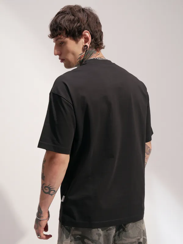Highlander Men Black Printed Round Neck Oversized Fit T-Shirt