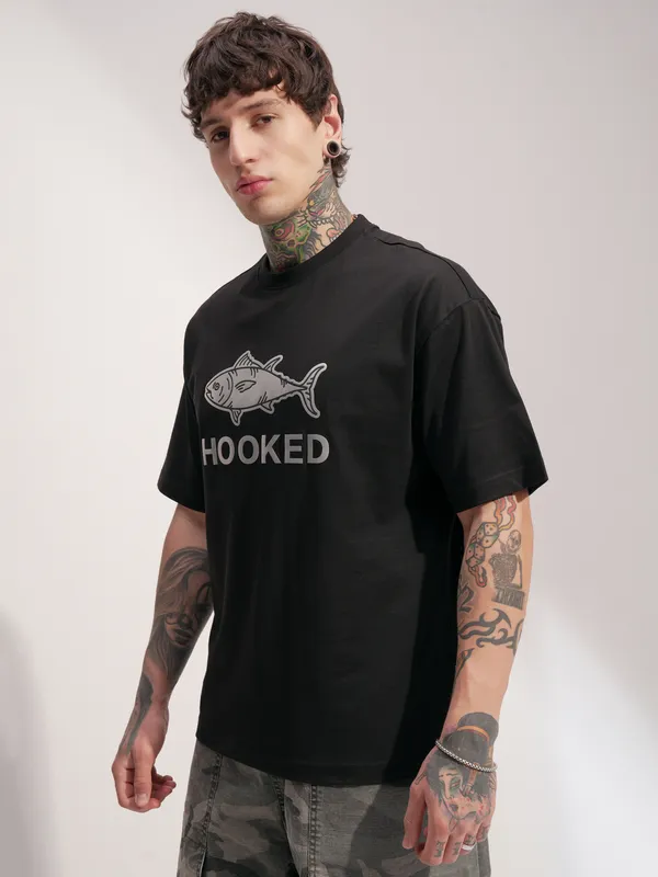 Highlander Men Black Printed Round Neck Oversized Fit T-Shirt