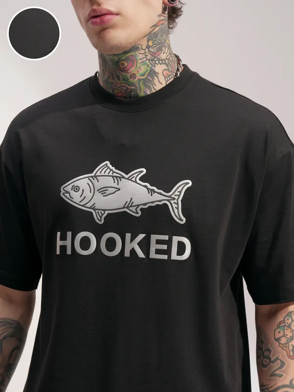 Highlander Men Black Printed Round Neck Oversized Fit T-Shirt