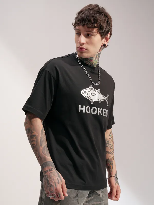 Highlander Men Black Printed Round Neck Oversized Fit T-Shirt