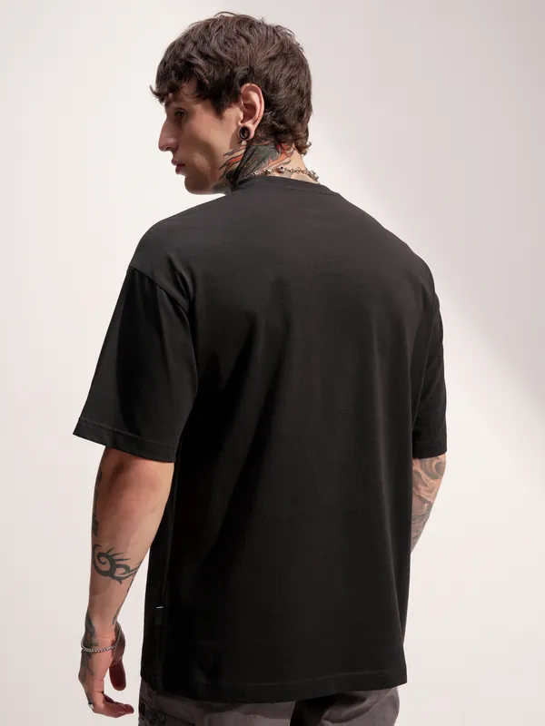 Highlander Men Black Printed Round Neck Oversized Fit T-Shirt