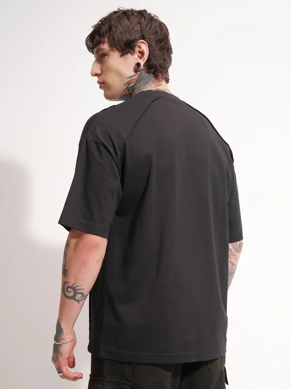 Highlander Men Black Printed Round Neck Oversized Fit T-Shirt