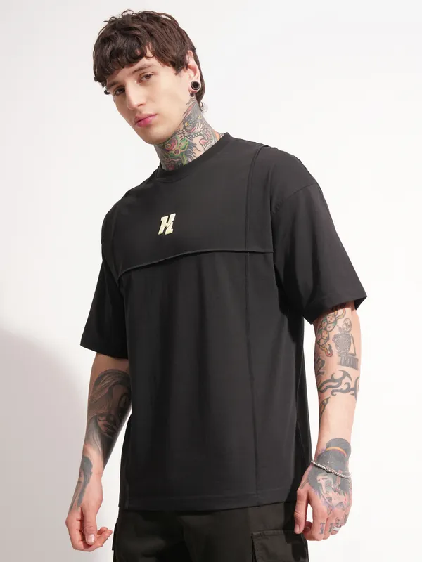 Highlander Men Black Printed Round Neck Oversized Fit T-Shirt