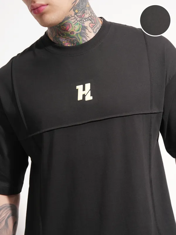 Highlander Men Black Printed Round Neck Oversized Fit T-Shirt