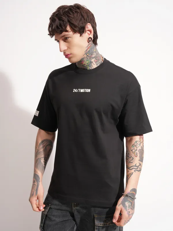Highlander Men Black Printed Round Neck Oversized Fit T-Shirt