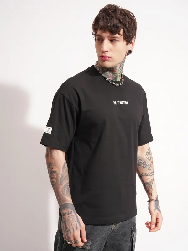 Highlander Men Black Printed Round Neck Oversized Fit T-Shirt